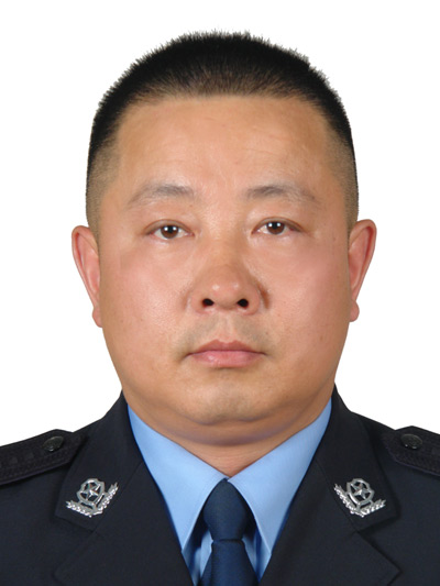锡林浩特市公安局党委委员、副局长、警务技术二级主管：斯琴