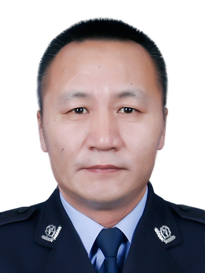 锡林浩特市公安局党委副书记、政委、警务技术一级主管：王长青